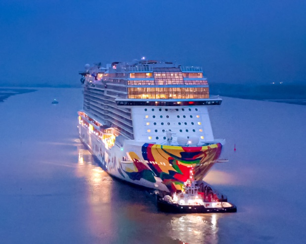 Tout juste sorti de son chantier naval, le "Encore" se prépare à accueillir ses premiers passagers - Collection NCL Tout juste sorti de son chantier naval, le "Encore" se prépare à accueillir ses premiers passagers - Collection NCL