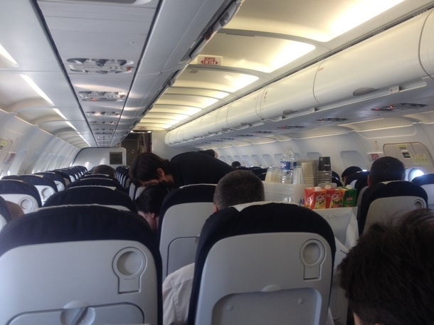 Malgré les départs en vacances le vol affiche un remplissage très faible : 57 passagers sur 142, soit 40,7% sa concurrente affichant des coefficients moyens bien supérieurs./photo JDL Malgré les départs en vacances le vol affiche un remplissage très faible : 57 passagers sur 142, soit 40,7% sa concurrente affichant des coefficients moyens bien supérieurs./photo JDL