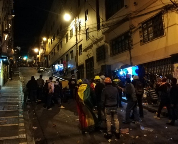 Un appel au blocage des postes-frontières de Tambo Quemado (vers le Chili) et Desaguadero (vers le Pérou) a été lancé pour le 7 novembre 2019 - Crédit photo : compte Twitter @Al_Campaignolle