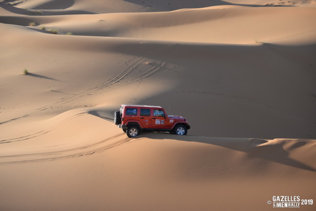 La Team 137 dans les dunes ! - Photo Gazelles & Men Rally