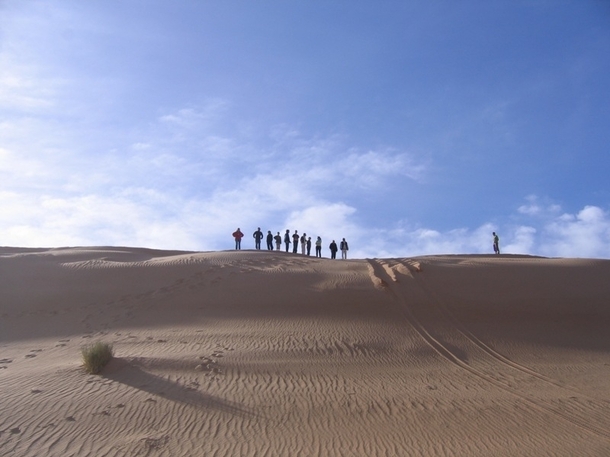 Le concept de Voyageur Tout Terrain, ce n'est pas de faire un Paris Dakar, mais bien un voyage découverte pour accéder à des pistes difficiles dans le désert, sur la glace ou ailleurs... - DR : Voyageur Tout Terrain