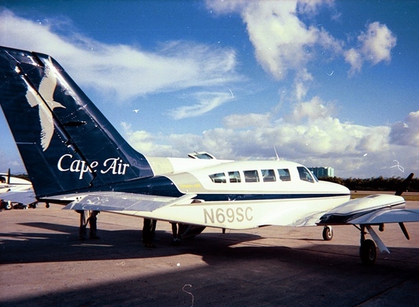 Cape Air, basée dans le Massachusetts dispose d’une flotte de 2 ATR 42 et 64 Cessna 402. Elle a transporté plus de 650 000 passagers en 2011 et travaille en code share avec American Airlines et United/photo dr