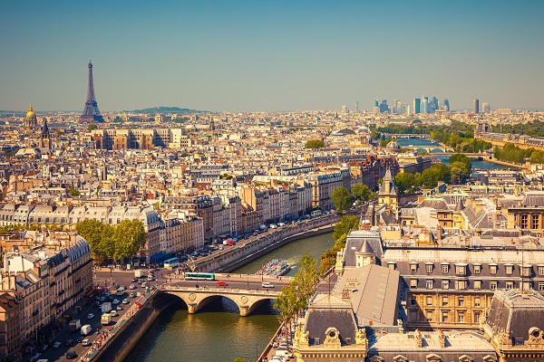 la capitale française enregistre depuis le début de l'exercice un repli de la fréquentation (80,4% en moyenne) hôtelière de 2,7% - crédit photo : Depositphotos @sborisov