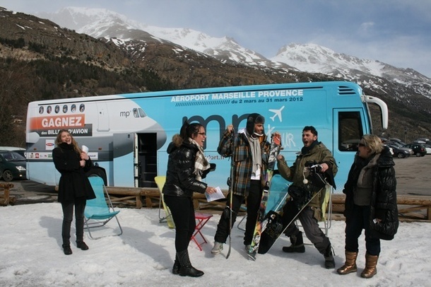 Bonne humeur et convivialité au pied des pistes pour la premiére journée du mp Tour (Photo: J.B /Tourmag.com)