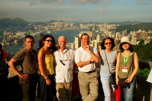 La délégation française conduite par Solange Johnston, dircteur France de l'OT de Hong Kong et Brigitte Griveau, responsable Grands comptes France de Cathay Pacific