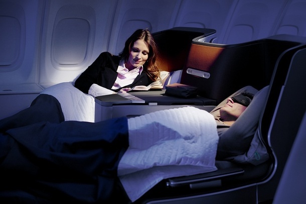 Les nouveaux sièges de la Business Class de Lufthansa se transforment en un lit d'une longueur d'1,98m - Photo Dr