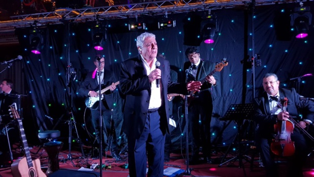 Enrico Macias sur scène - Photo CE Enrico Macias sur scène - Photo CE