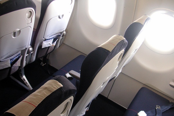 Dans des Airbus 318 à 321, avec la nouvelle configuration de sièges plus fins. On use moins ses genoux sur le siège de devant. Au détriment du confort fessier. Le dossier est raide comme la justice et l'assise rembourrée aux noyaux de pêches./photo dr