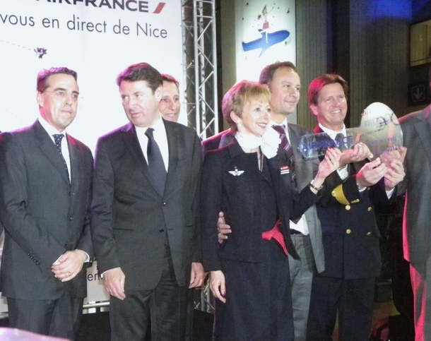 Depuis ses trois bases, Air France proposera cet été plus de 1 300 vols hebdomadaires en France, en Europe et dans le bassin méditerranéen à des tarifs très attractifs. La compagnie a pour objectif de transporter 2 millions de passagers supplémentaires par an. /photo MB Depuis ses trois bases, Air France proposera cet été plus de 1 300 vols hebdomadaires en France, en Europe et dans le bassin méditerranéen à des tarifs très attractifs. La compagnie a pour objectif de transporter 2 millions de passagers supplémentaires par an. /photo MB