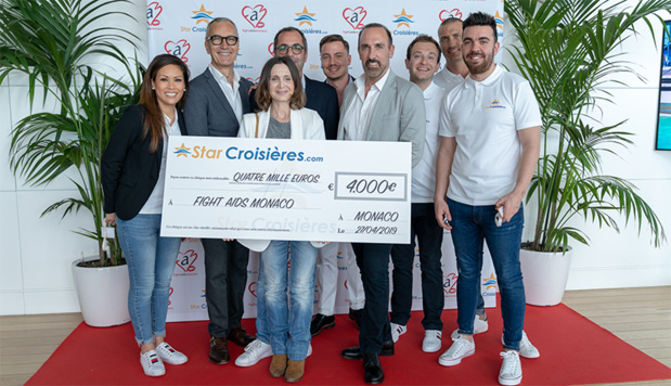 Les équipes de Fight Aids et de STARCROISIERES.COM lors de la remise officielle du chèque des dons récoltés Les équipes de Fight Aids et de STARCROISIERES.COM lors de la remise officielle du chèque des dons récoltés
