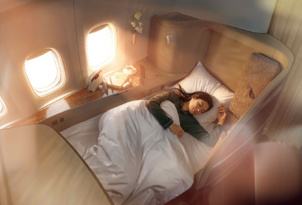 Les voyageurs en Première Classe profiteront d’une literie Bamford avec un matelas et une couette en coton 100% écoresponsable - DR : Cathay Pacific