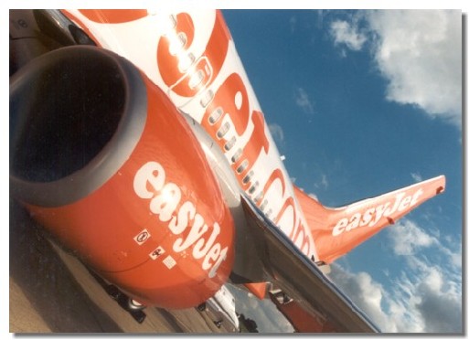 Pour easyjet, la ''Commission européenne a abordé de manière superficielle la fusion (...) sans porter une attention particulière aux intérêts des passagers...''