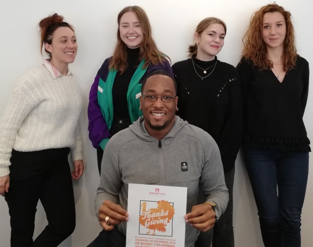 Isabelle, Trine, Jordan, Aurore et Olivia d’Amplitudes remportent un lot de 5 places de rugby offertes par Appart City - DR : Amplitudes Isabelle, Trine, Jordan, Aurore et Olivia d’Amplitudes remportent un lot de 5 places de rugby offertes par Appart City - DR : Amplitudes
