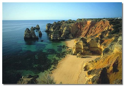 Les splendides plages du sud du Portugal attirent de plus en plus les Français Les splendides plages du sud du Portugal attirent de plus en plus les Français