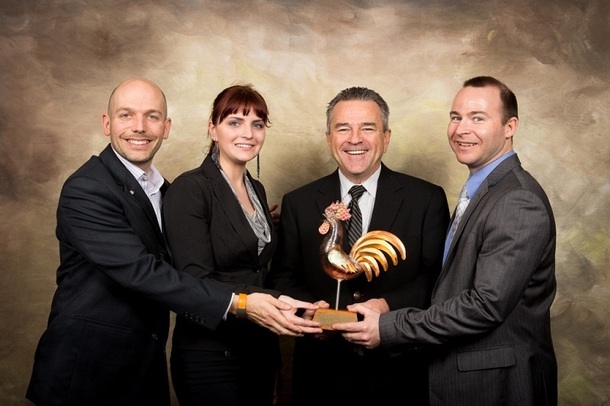 De gauche à droite : Kristopher Wekarchuk, Directeur Général (Holiday Inn Express & Suites Saint-Hyacinthe) - Anne-Sophie Aubé, Déléguée Commerciale (Holiday Inn Express & Suites Saint-Hyacinthe) – Robert Robin, Président (Groupe Robin) – Martin Ayotte, Directeur de comptes, Marché Immobilier (Desjardins) - Photo DR De gauche à droite : Kristopher Wekarchuk, Directeur Général (Holiday Inn Express & Suites Saint-Hyacinthe) - Anne-Sophie Aubé, Déléguée Commerciale (Holiday Inn Express & Suites Saint-Hyacinthe) – Robert Robin, Président (Groupe Robin) – Martin Ayotte, Directeur de comptes, Marché Immobilier (Desjardins) - Photo DR