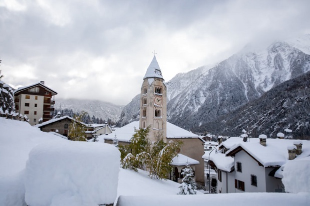 Située au coeur des Alpes à 1224 m d'altitude, au nord-ouest de la vallée d'Aoste, la station italienne mondaine et typique de Courmayeur s'étale au pied du Mont Blanc - DR : Facebook Courmayeur Mont Blanc