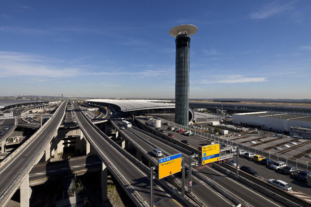 Les contrôleurs sont perpétuellement contraints à pratiquer un chantage morbide du genre : si on nous déstabilise, il va y avoir de la casse. Traduisez : des crashs. Même pour des esprits forts, c’est lourd à porter - DR : ADP - LUIDER, Emile - LA COMPANY Les contrôleurs sont perpétuellement contraints à pratiquer un chantage morbide du genre : si on nous déstabilise, il va y avoir de la casse. Traduisez : des crashs. Même pour des esprits forts, c’est lourd à porter - DR : ADP - LUIDER, Emile - LA COMPANY