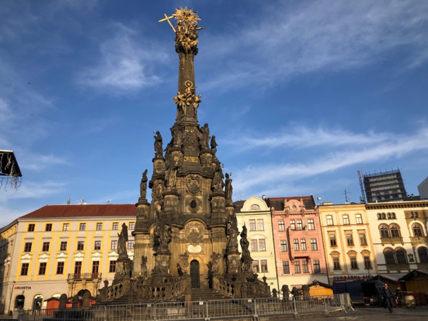La colonne de la Sainte Trinité, Inscrite depuis 2000 au patrimoine mondial de l'UNESCO]b, a été érigée en 1740 pour célébrer la fin d'une épidémie de peste. /crédit photo JDL