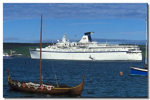 Le Princess Danaë, avec ses 17.000 tonneaux et 560 passagers a été entièrement réaménagé Le Princess Danaë, avec ses 17.000 tonneaux et 560 passagers a été entièrement réaménagé