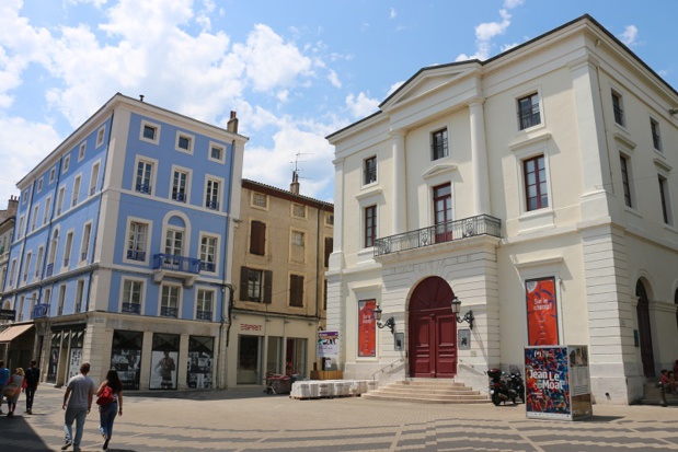 Ville de démarcation et d’influences diverses, cité ouverte et accueillante : il est urgent de quitter l’autoroute pour découvrir Valence - DR : J.-F.R. Ville de démarcation et d’influences diverses, cité ouverte et accueillante : il est urgent de quitter l’autoroute pour découvrir Valence - DR : J.-F.R.