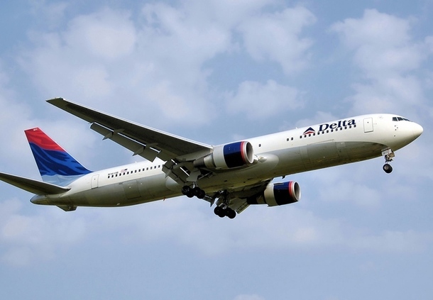 Le B-767 de Delta c'est la bonne surprise : la classe Eco est disposée en rangée de 2X3X2 avec de large fauteuils en cuir et un pitch qui permet aux jambes les plus longues de trouver tout l’espace nécessaire./photo dr Le B-767 de Delta c'est la bonne surprise : la classe Eco est disposée en rangée de 2X3X2 avec de large fauteuils en cuir et un pitch qui permet aux jambes les plus longues de trouver tout l’espace nécessaire./photo dr