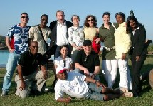 Une partie de la délégation avec le staff de SAA et Joanne Bictie, manager de l'Hôtel (1ère debout à dte) Une partie de la délégation avec le staff de SAA et Joanne Bictie, manager de l'Hôtel (1ère debout à dte)