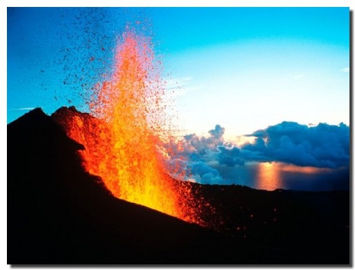 Le chikungunya et le Piton de la Fournaise, voilà deux sujets qui sentent toujours le souffre...