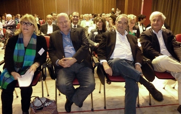 Un quatuor pas vraiment stressé à l'ouverture de la 14e Convention du SNAV IdF le jeudi 26 avril à Umag en Croatie. De gauche à droite Michelle Laget-Herbaut présidente du SNAV IdF, Raoul Nabet président de l'APST, Georges Colson président du SNAV national, François-Xavier de Boüard co-président de AS Voyages./photo M.S. Un quatuor pas vraiment stressé à l'ouverture de la 14e Convention du SNAV IdF le jeudi 26 avril à Umag en Croatie. De gauche à droite Michelle Laget-Herbaut présidente du SNAV IdF, Raoul Nabet président de l'APST, Georges Colson président du SNAV national, François-Xavier de Boüard co-président de AS Voyages./photo M.S.