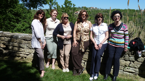 Dans un décor joliment champêtre du village croate de Groznjan, à l'occasion d'un déjeuner offert par KTS, 6 représentantes des "Femmes du Tourisme", participaient à la 14e Convention Ile-de-France - DR : M.SANI