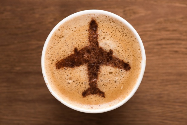 Pour la Cour de Justice Européenne, les brûlures causées au passager par du café bouillant à bord d'un vol sont les conséquences d’un accident dont la compagnie est responsable - DR : DepositPhotos, KostyaKlimenko Pour la Cour de Justice Européenne, les brûlures causées au passager par du café bouillant à bord d'un vol sont les conséquences d’un accident dont la compagnie est responsable - DR : DepositPhotos, KostyaKlimenko