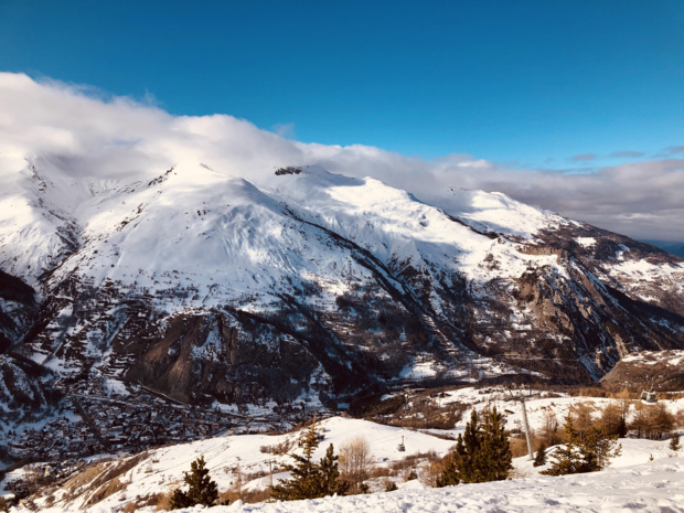 On aperçoit le village-station dans le creux de la vallée /crédit photo JDL On aperçoit le village-station dans le creux de la vallée /crédit photo JDL