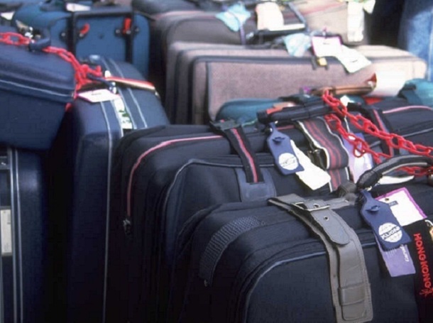 Le nombre de bagages enregistrés qui ont été délivrés avec retard, endommagés, perdus ou volés a été divisé par deux depuis en cinq ans, passant de 18,88 à moins de 9 pièces, en moyenne, par 100.000 passagers - Photo-libre.fr Le nombre de bagages enregistrés qui ont été délivrés avec retard, endommagés, perdus ou volés a été divisé par deux depuis en cinq ans, passant de 18,88 à moins de 9 pièces, en moyenne, par 100.000 passagers - Photo-libre.fr