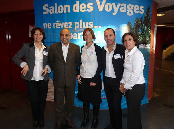 Lotfi Tazi au milieu de ses collaborateurs, à l'occasion du Salon des Voyages de Rouen - DR Lotfi Tazi au milieu de ses collaborateurs, à l'occasion du Salon des Voyages de Rouen - DR