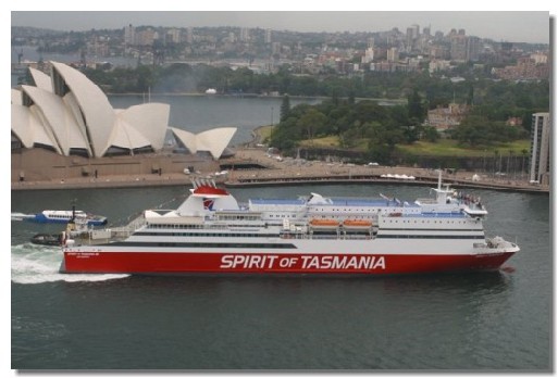 Corsica Ferries poursuit le renforcement de sa flotte avec le rachat d'un nouveau navire, le Mega Express IV. Ce 12ème navire de la flotte du groupe Lota Maritime a été acheté 65 M € à la Compagnie TT Lines apparte