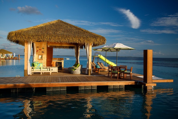 Chaque cabane dispose d'un toboggan privé se jetant directement dans l'océan - DR Royal Carribean Chaque cabane dispose d'un toboggan privé se jetant directement dans l'océan - DR Royal Carribean