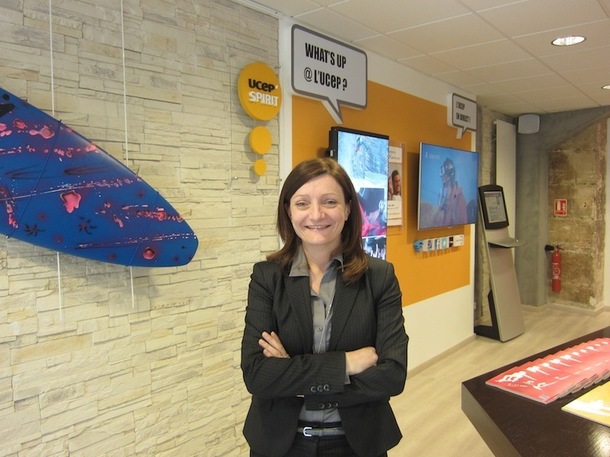 Thina Cadierno, la directrice client de l'UCPA, dans le nouveau concept store digital du TO. - DR : L-A.C