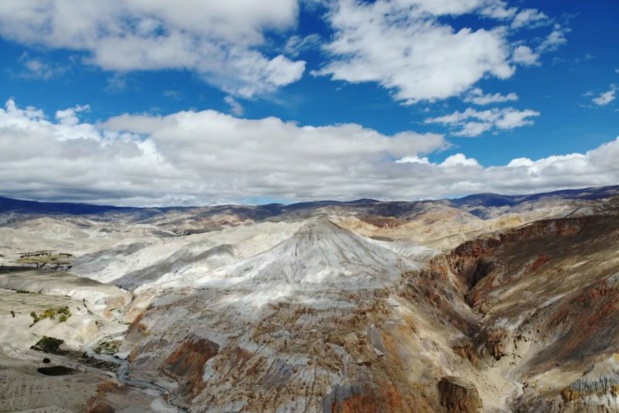 Le plateau tibétain en toile de fond - DR : Shanti Travel Le plateau tibétain en toile de fond - DR : Shanti Travel