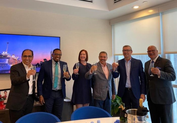 Les représentants de Royal Caribbean International et du gouvernement d'Antigua-et-Barbuda - DR Les représentants de Royal Caribbean International et du gouvernement d'Antigua-et-Barbuda - DR