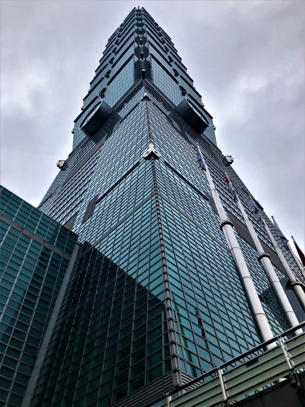 Avec ses 509,2 m de haut, la Tour 101 était le plus grand gratte-ciel au monde jusqu’en 2010, date à laquelle il a été détrôné par Burj Khalifa (Dubaï), avec ses 828 m /crédit photo JDL