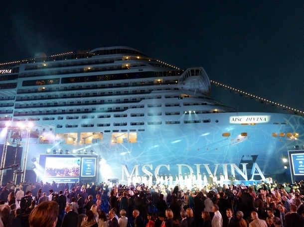 Baptême MSC Divina : grand show aérien et terrestre pour rendre hommage à la mer