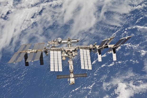 La Station spatiale internationale (ISS) pourra bientôt accueillir des touristes spatiaux. La NASA a fait savoir qu’elle avait choisi Axiom Space, une start-up basée à au Texas, pour construire le premier module commercial d’habitation qui pourra accueillir 8 personnes pouvant séjourner 30 jours dans l’ISS - DR : NASA