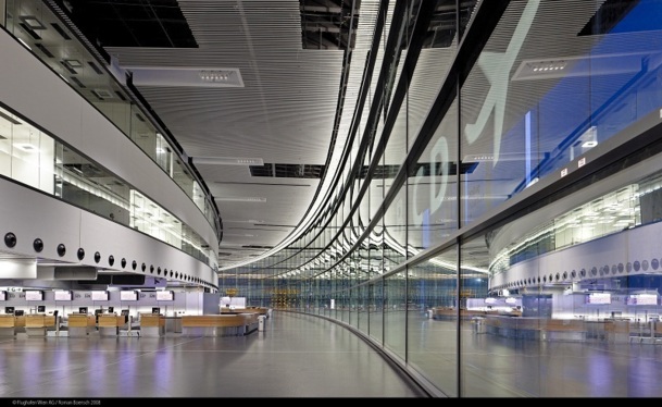 Les premiers passagers sont accueillis dans le nouveau terminal de l'aéroport de Vienne en Autriche - Photo DR