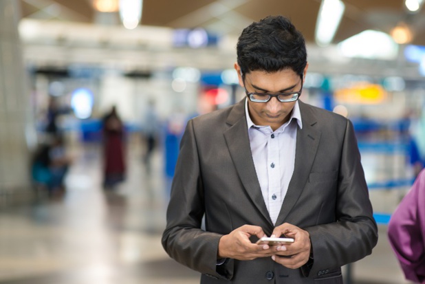 Pour Ctrip il est important de créer un passeport intelligent sur téléphone portable - Crédit photo : Depositphotos @yuliang11