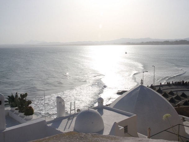Une fois de plus, la violence de l'image cache la réalité du pays. Partout ailleurs la Tunisie vit sa vie comme d'habitude - Photo JDL Une fois de plus, la violence de l'image cache la réalité du pays. Partout ailleurs la Tunisie vit sa vie comme d'habitude - Photo JDL