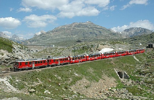 Suisse : les trains le Glacier et le Bernina en panoramique !