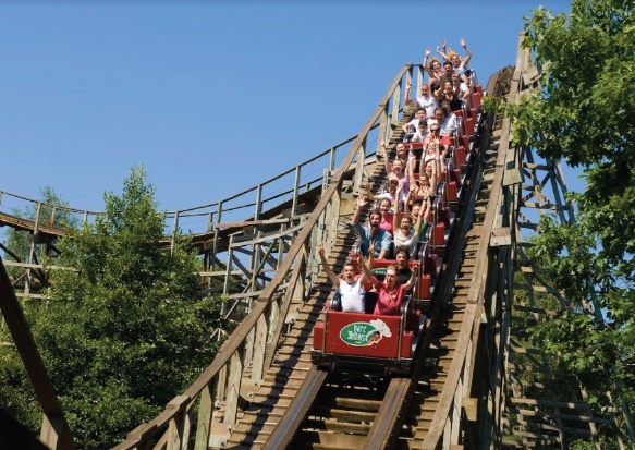 Concernant les Parcs de Loisirs, la saison ne devait vraiment débuter que dans les premiers jours d’avril. Sans préjuger de la durée de cette période de fermeture, le Groupe précise que le chiffre d’affaires enregistré entre mi-mars et fin juin en 2018-2019 par les Parcs de loisirs était de 120 M€ - Parc Astérix DR