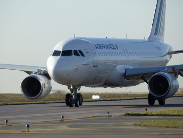 La réorganisation de l'activité court et moyen courrier qui devrait éliminer 34 appareils de la flotte et l'augmentation de la productivité de 20% rajoute considérablement au sureffectif actuel des pilotes d'A320. - Photo DR Air France