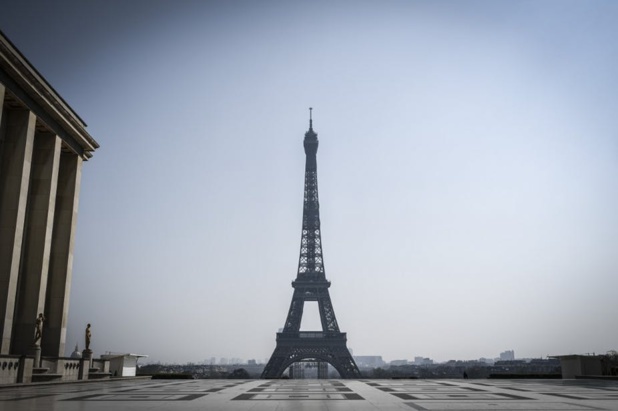 L'esplanade du Trocadéro déserte. Photo prise le 28 mars 2020, au douzième jour du confinement en France. Stéphane de Sakutin / AFP