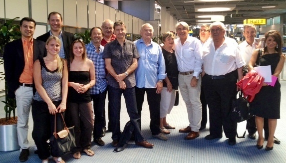 Les vices présidents corse et Languedoc Roussillon (Jean Ferrandini et Didier Calas), Air France (Éric Michel), MP2 (Zemourda Aissaoui) avec les administrateurs et les adhérents/ /photo dr