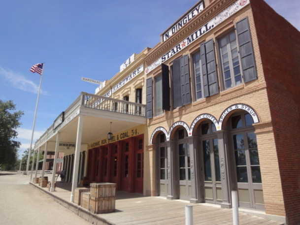 Balades santiags et photos sépias garanties dans des rues longilignes de Sacramento, à l’identique des villages de western immortalisés par Clint Eastwood, le voisin de Carmel. - DR